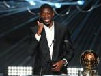 Ousmane-Dembele-Menang-Ballon-dOr-2025-PSG-Raih-Musim-Bersejarah.jpg