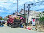 PENANGANAN-SAMPAH-Petugas-pengangkut-sampah-di-Kota-Gorontalo-Rabu-1232025.jpg