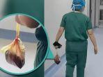 PLASENTA-Potret-seorang-dokter-keluar-dari-ruang-operasi-membawa-plasenta.jpg
