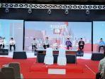 Para-paslon-cagub-cawagub-Gorontalo-duduk-di-atas-panggung.jpg