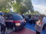 Polda-Gorontalo-memeriksa-kendaraan-polisi.jpg