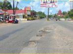 Potret-jalan-berlubang-di-Desa-Mohungo.jpg