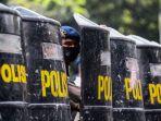 Potret-polisi-saat-mengamankan-aksi.jpg