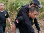 Ridwan-Subetan-dibopong-petugas.jpg