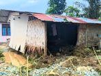 Rumah-Riton-Ointu-yang-nyaris-ambruk-akibat-banjir-di-Desa-Dungaliyo.jpg