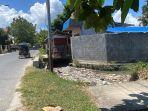 Sampah-di-drainase-kelurahan-Moodu.jpg