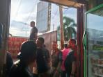 Sejumlah-petugas-Satpol-PP-Kota-Gorontalo-merazia-miras.jpg