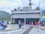 Sejumlah-siswa-berada-di-kapal-perang-TNI-KRI-Teluk-Banten-516.jpg