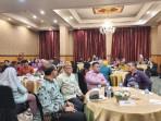 Sekda-Sugondo-Makmur-mengenakan-batik-ungu.jpg
