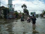 Suasana-banjir-di-Jl-Nani-Wartabone-Kota-Gorontalo-Jumat-1272024.jpg