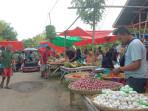 Suasana-pasar-beberapa-Komoditi-berupa-tomat-dan-cabai-dan-bawang.jpg
