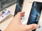 TEKNO-Apakah-iPhone-lipat-akan-mampu-mengalahkan-Samsung.jpg