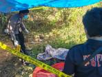 Tim-Inafis-Polres-Gorontalo-saat-mengidentifikasi-jenazah-petani.jpg