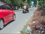 Tumpukan-ranting-pohon-berjejer-di-sepanjang-Jalan-Pangeran-Hidayat.jpg