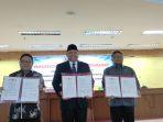 Universitas-Negeri-Gorontalo-menandatangani-MoU-dengan-Bawaslu-dan-KPU.jpg