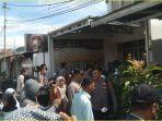 Warga-Tanggidaa-menutup-Jalan-HOS-Cokroaminotoc.jpg