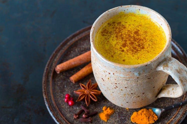 ilustrasi  Latte Kunyit atau Turmeric Latte