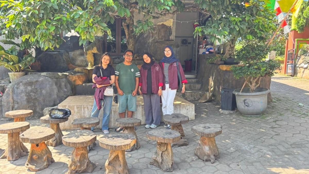Mahasiswa Psikologi Universitas Negeri Semarang (UNNES) melaksanakan kegiatan intervensi psikologis bertajuk Psikoedukasi Interaktif: Membangun Identitas dan Self-Esteem di Panti Asuhan Manarul Mabrur, Semarang, pada Senin (6/10/2025)