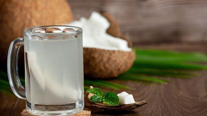 Ilustrasi air kelapa, berikut ini waktu terbaik minum air kelapa untuk meningkatkan hidrasi tubuh