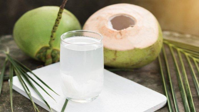 Ilustrasi air kelapa, berikut ini waktu terbaik minum air kelapa untuk meningkatkan hidrasi tubuh