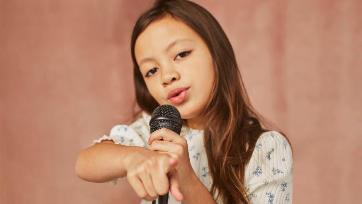 Ilustrasi anak bernyanyi yang bagus untuk mendukung tumbuh kembangnya menjadi lebih optimal