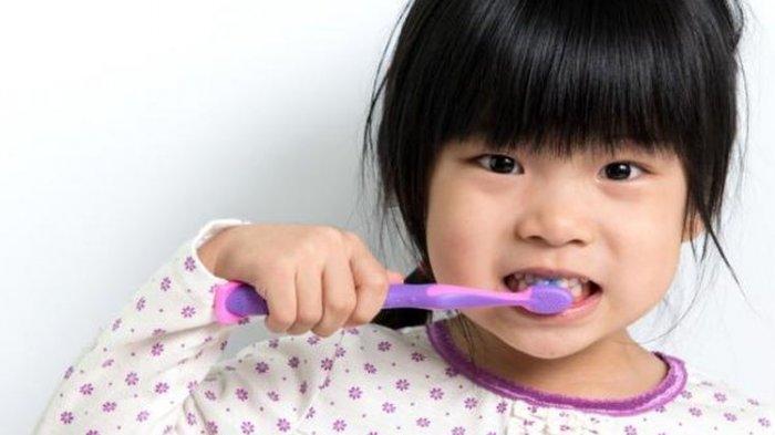 Dokter Imbau Orangtua Beri Contoh yang Baik Agar Anak Bisa Merawat Gigi dengan Optimal