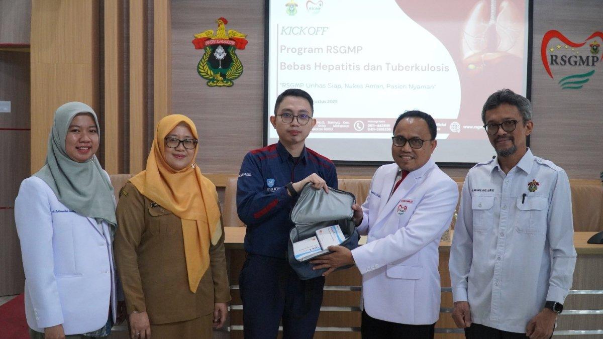 Penyerahan Vaksin secara simbolis oleh Laboratorium Maxime Kepada RSGMP Unhas