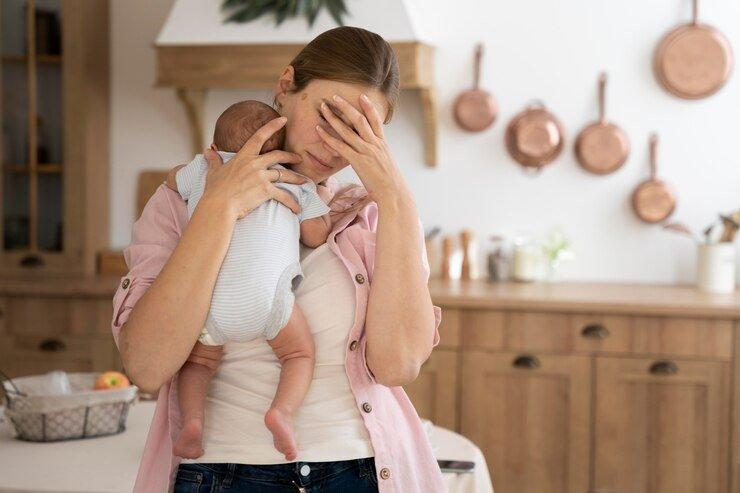 ilustrasi ibu yang mengalami baby blues setelah melahirkan, berikut cara mudah untuk mencegahnya