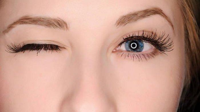 Jika Sering Menatap Layar Ponsel, Disarankan Sering Berkedip Guna Menghindari Mata Kering