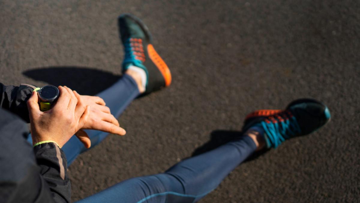 Ilustrasi istirahat setelah berlari, berikut ini cara untuk mengatasi lepuh yang terjadi saat berlari