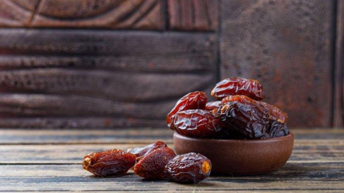 ilustrasi buah kurma, berikut manfaat kurma untuk MPASI si kecil