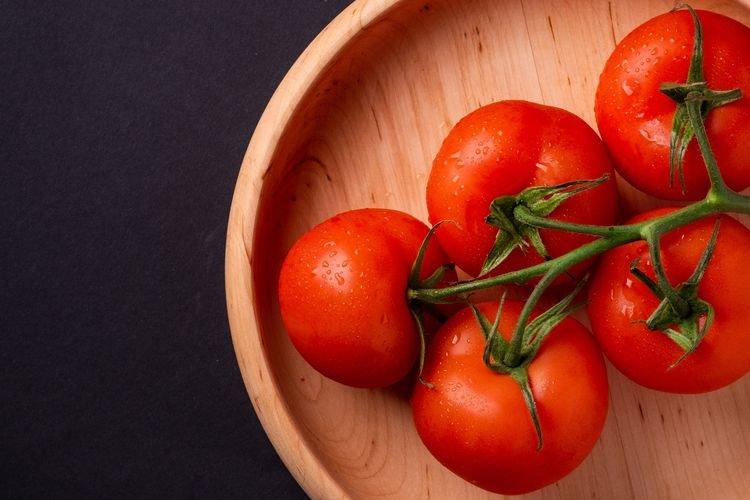 manfaat buah tomat untuk kesehatan kulit