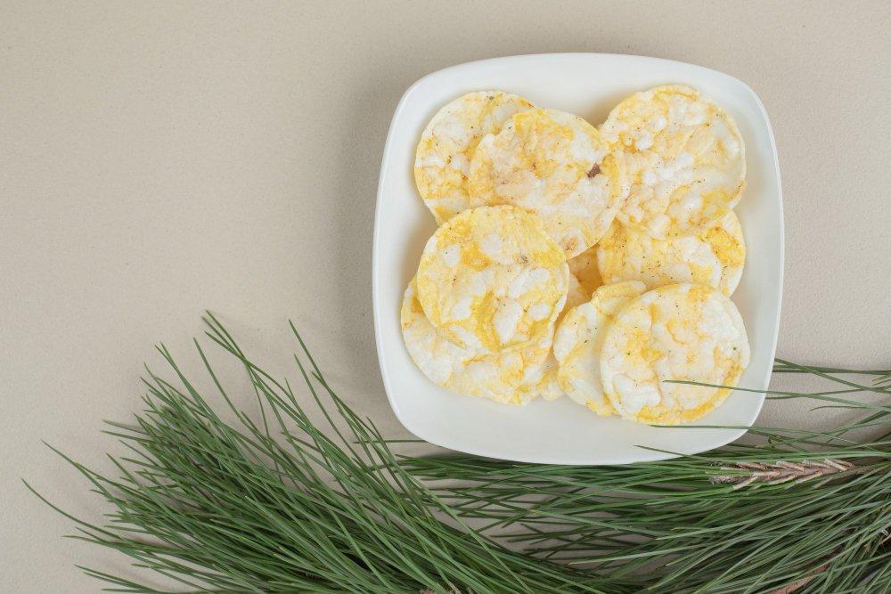 ilustrasi emping melinjo, camilan yang baik untuk kesehatan