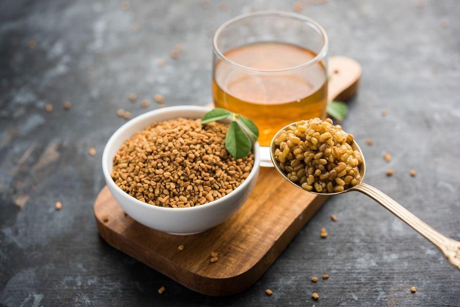 ilustrasi air biji fenugreek, air detoks yang dapat membakar lemak, membuang racun, dan meningkatkan metabolisme