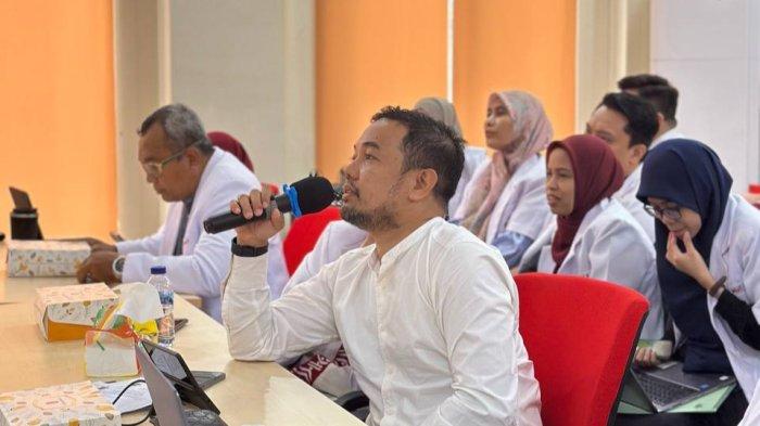 Ketua program studi PPDGS Ortodonti FLG Unhas; drg. Ardiansyah S. Pawinru Sp.Ort (K)