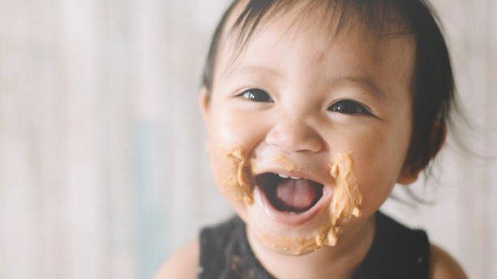 Ilustrasi anak makan selai kacang