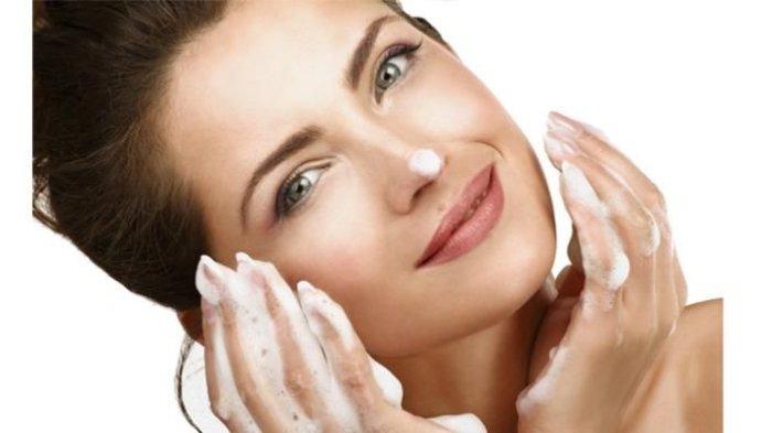 Akan Lebih Aman jika Menggunakan Facial Wash yang Tidak Mengandung Scrub, Ketahui Alasannya