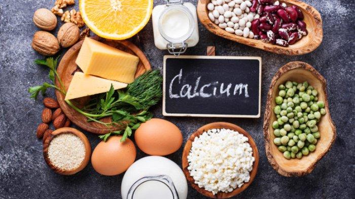 Ilustrasi jenis makanan dan minuman yang mengandung kalsium, yang dapat membantu menambah tinggi badan anak