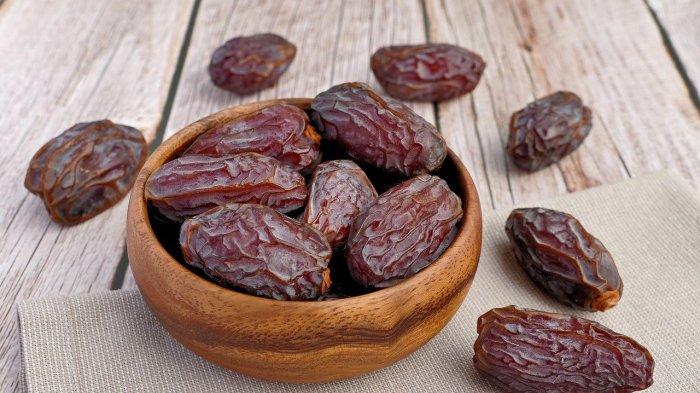 ilustrasi buah kurma, berikut manfaat kurma untuk MPASI si kecil