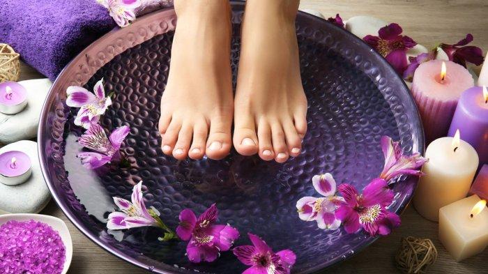 Yuk Rendam Kaki dengan Air Garam dan Rasakan Manfaatnya, Salah Satunya Merawat Kuku Kaki
