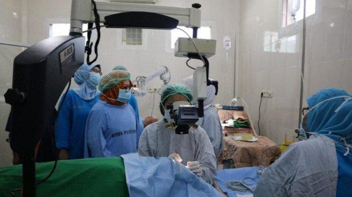 dr. Ahmad Ashraf Ungkap Pentingnya Operasi dalam Mencegah Kebutaan Permanen pada Pasien Katarak