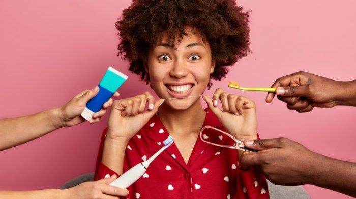 4 Tips Cara Hilangkan Plak Gigi dari Rumah, Sikat Gigi dengan Soda Kue hingga Gunakan Water Flosser