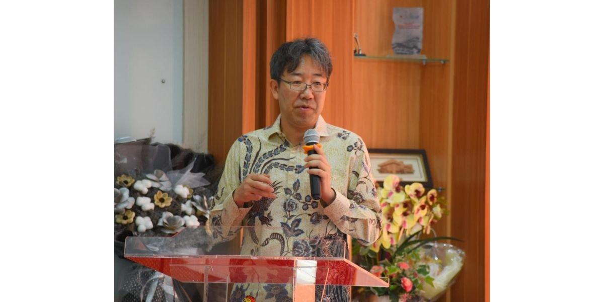 Prof. Toshihiro Iguchi MD dari Okayama University memberikan sambutan