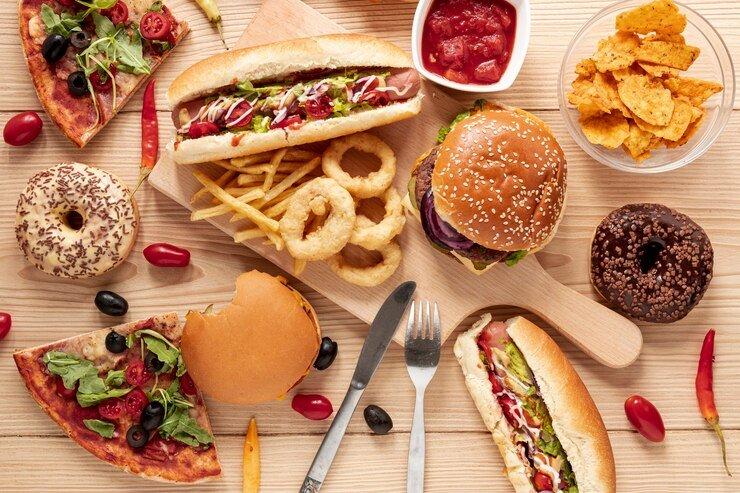 ilustrasi makanan yang harus dihindari jika ingin jantung sehat