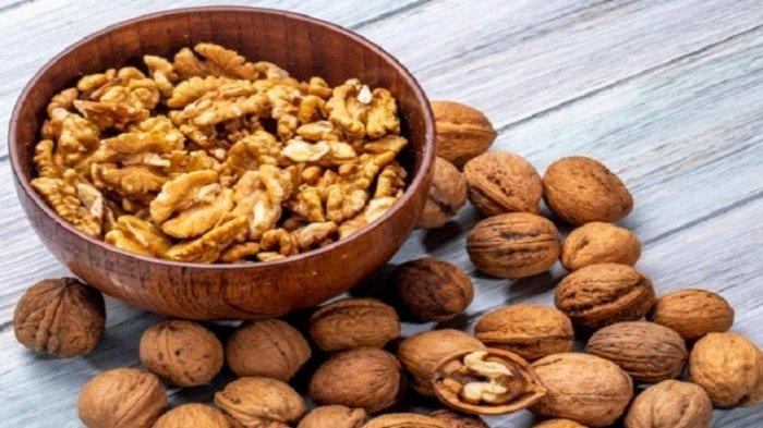 11 Manfaat Makan Kacang Kenari, Tingkatkan Kesehatan Otak, Kelola Gula Darah, dan Bagus untuk Kulit