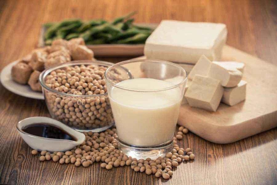 ilustrasi produk kedelai, salah satu makanan yang baiknya tidak dikonsumsi bersama almond