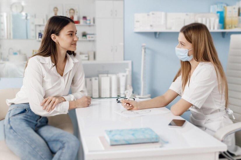 ilustrasi konsultasi dengan dokter untuk pengobatan tekanan darah tinggi atau hipertensi