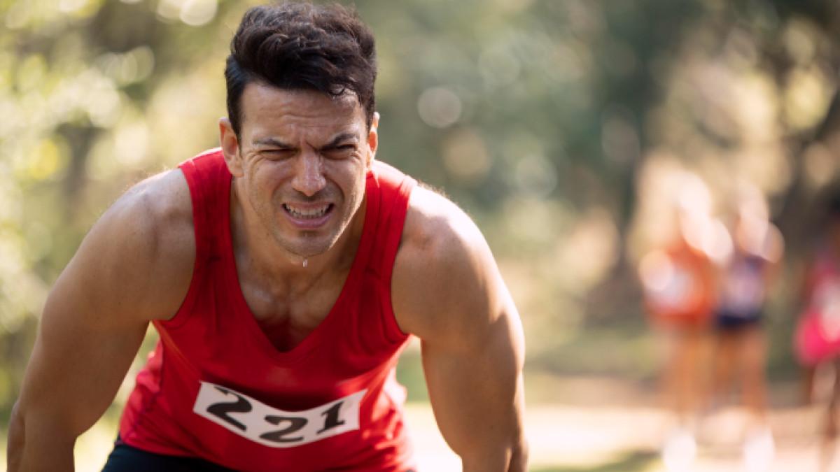 Ilustrasi seseorang yang jantungnya berdebar-debar saat berlari, berikut cara menurunkan detak jantung yang berdebar-debar saat berlari