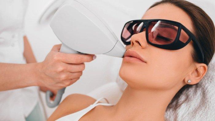 ilustrasi tindakan laser bibir untuk mengatasi bibir hitam