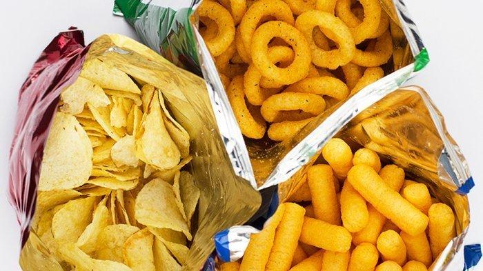 Ilustrasi makanan kemasan yang harus dihindari pasangan yang sedang mempersiapkan kehamilan